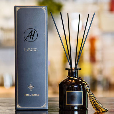 木製のふたの芳香の藤の棒が付いている黒いReedの拡散器のびん50ml