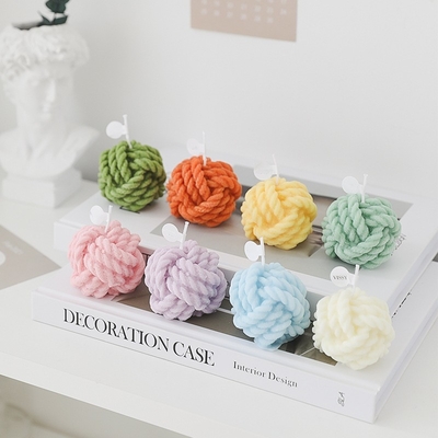 点のDiyのハンドメイドのアロマセラピーは小さい毛織の蝋燭球形の芸術の蝋燭にまいはだを詰める