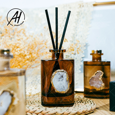繊維の藤の正方形の金ふたのガラス ビンの精油の香りのReedの拡散器180ML