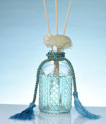 擬似花の装飾が付いている自然な香りのReedの拡散器部屋の香水200ml