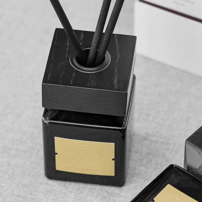贅沢な芳香オイルの黒いガラス ビンのReedの拡散器100ml