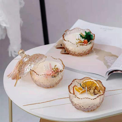 香りの家パラフィン大豆のワックスのこはく色のガラス アロマセラピー オイルはふたが付いている蝋燭をかぎつけた
