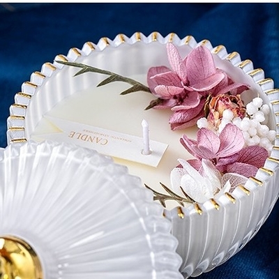 植物の混合されたワックスは花の金コップのハンドメイド注文のアロマセラピーの蝋燭を不滅にした