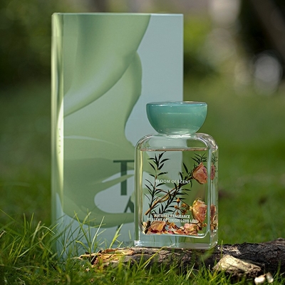 140ml精油の樹脂のふたは袋のローズの花が付いている新しい芳香のReedの拡散器を置いた