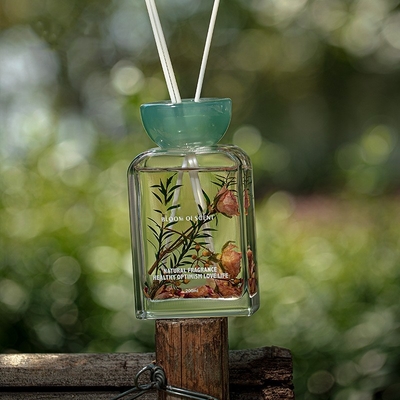 140ml精油の樹脂のふたは袋のローズの花が付いている新しい芳香のReedの拡散器を置いた