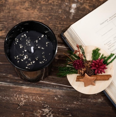 花の黒い緑のワックスの木のふたのクリスマスの香料入りの蝋燭の結婚祝い箱