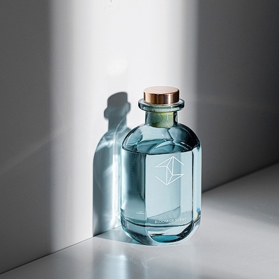 自然な精油が付いている香水の藤の棒のギフト用の箱のガラス ビンのReedのフランスの拡散器
