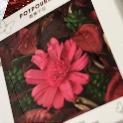OEMはばねのためのバラの花びらのポプリの乾燥した花110gをかぎつけた