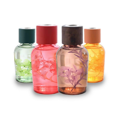 木のふたが付いている黙想のシャクヤクの花のリードの拡散器オイル