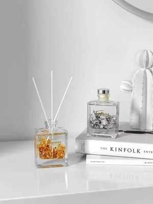 金の銀ぱくが付いているクリスマスのシナモンのリードの拡散器の香水120ml