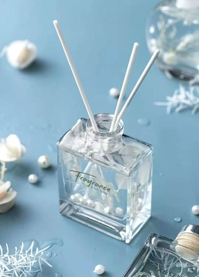 金の銀ぱくが付いているクリスマスのシナモンのリードの拡散器の香水120ml