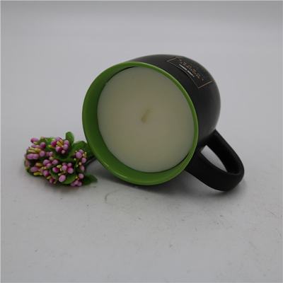 香料入りの無光沢の黒い陶磁器のCitronellaの蝋燭のティー カップの蝋燭