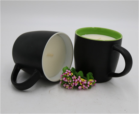 香料入りの無光沢の黒い陶磁器のCitronellaの蝋燭のティー カップの蝋燭